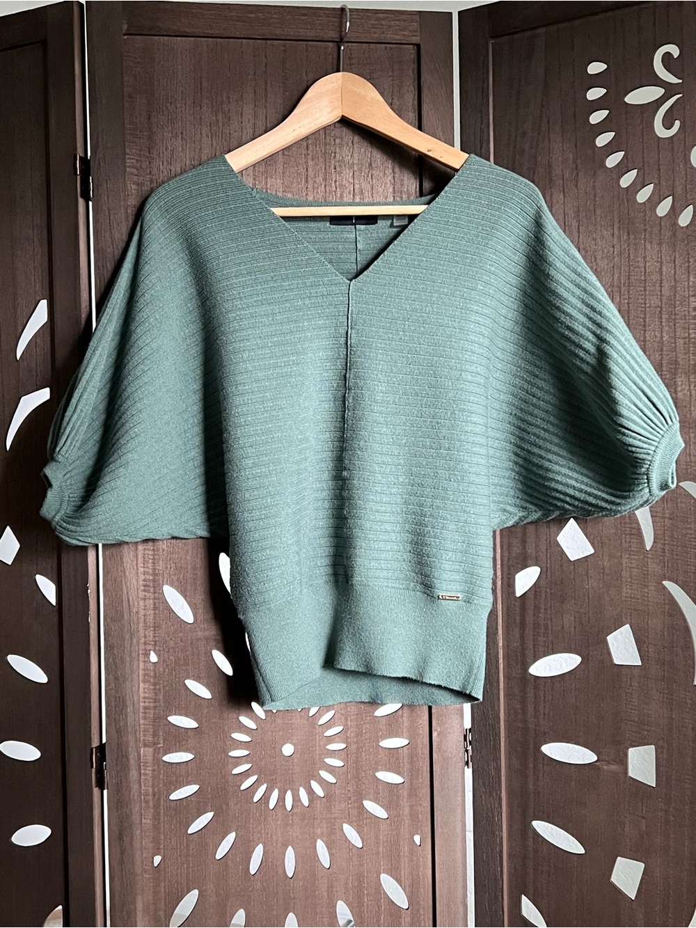 Tahari Sage Green V-Neck Ribbed Batwing Sweater